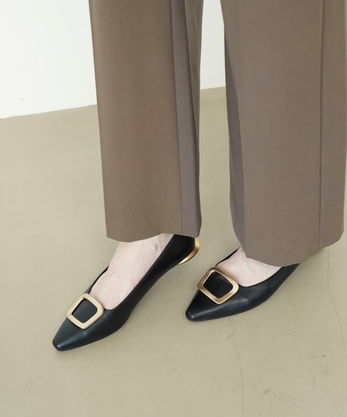 Launa lea(ラウナレア)の「【26秋冬新カラー】スクエアバックルフラットパンプス(0576)(パンプス・レディース・ホワイト/モカ/ブルー系その他/ブラック/ベージュ/ライトブルー/ベージュ系その他/ベージュ系/ネイビー系/グレー系その他/ブラウン・24.0cm/22.0cm/25.0cm/24.5㎝/23.5㎝/23.0cm/22.5㎝/22.5cm/23.5cm/24.5cm)」の17枚目の写真