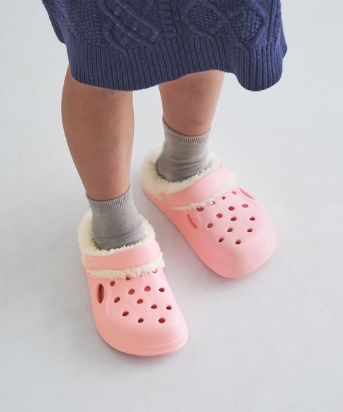 ORiental TRaffic(オリエンタルトラフィック)の「【EC限定】フェイクファークロッグサンダル/K-456(サンダル・キッズ・ピンク/ブラック/ブルー・15.0cm/16.0cm/17.0cm/18.0cm/19.0cm/20.0cm)」の3枚目の写真