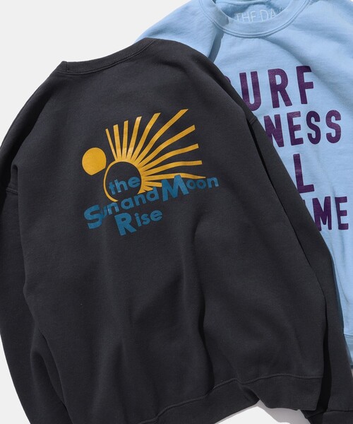 THE DAY(ザデイ)の「THE DAY / 別注 Crew Neck Sweat(スウェット・メンズ・チャコールグレー/ライトブルー・XL/L/M)」の2枚目の写真