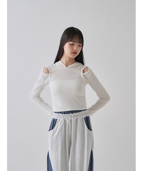 Uenui(ウニュイ)の「アームホール カットアウトデザイン フーディー カットソー(Tシャツ/カットソー・レディース・カーキ/ブラック/ホワイト/ピンク・FREE)」の5枚目の写真