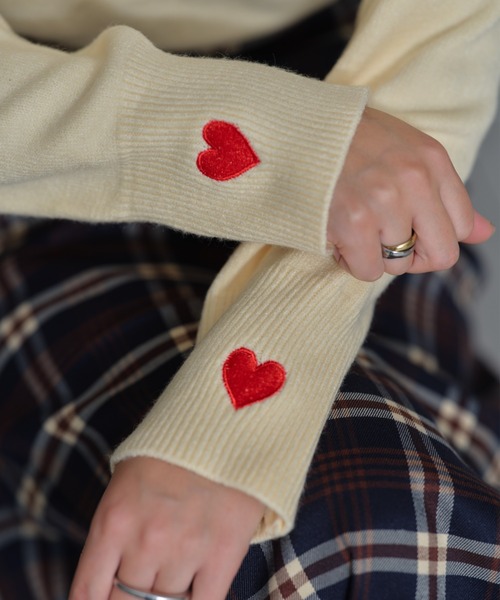 アイボリー タートルネックセーター ハート刺繍【M】カシミア　a723 セール】ハート刺繍タートルネックプルオーバー（ニット