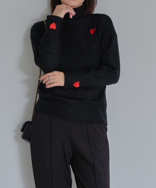 ハート刺繍タートルネックプルオーバー（ニット/セーター）｜deux