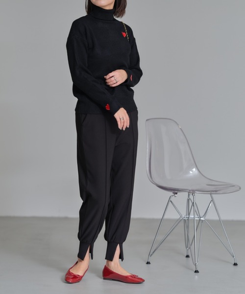 deux amour（ドゥーザムール）の「ハート刺繍タートルネックプルオーバー（ニット/セーター・レディース・ホワイト/ブラック/レッド/イエロー/ブルー・FREE）」の14枚目の写真