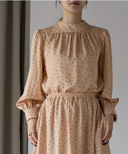 PREFERIR(プレフェリール)の「ドットプリント 2WAYボータイブラウス(シャツ/ブラウス・レディース・ベージュ/ブラック・SMALL/MEDIUM/LARGE)」の18枚目の写真