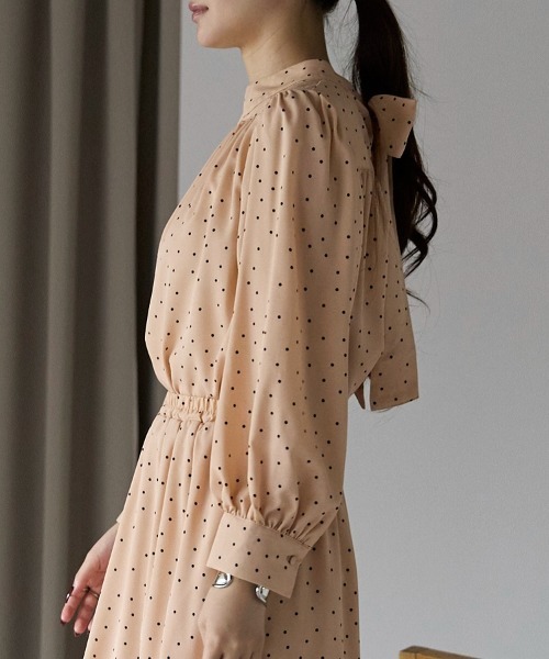 PREFERIR(プレフェリール)の「ドットプリント 2WAYボータイブラウス(シャツ/ブラウス・レディース・ベージュ/ブラック・SMALL/MEDIUM/LARGE)」の19枚目の写真