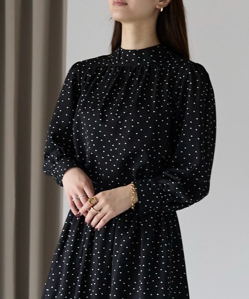 PREFERIR(プレフェリール)の「ドットプリント 2WAYボータイブラウス(シャツ/ブラウス・レディース・ベージュ/ブラック・SMALL/MEDIUM/LARGE)」の22枚目の写真