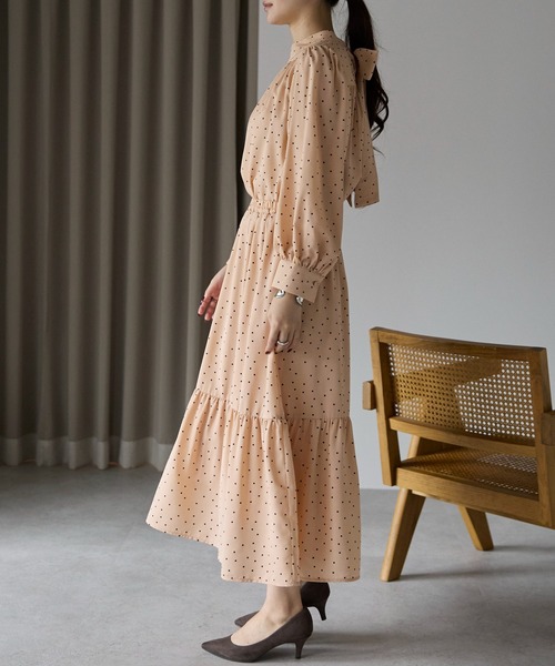 PREFERIR(プレフェリール)の「ドットプリント 2WAYボータイブラウス(シャツ/ブラウス・レディース・ベージュ/ブラック・SMALL/MEDIUM/LARGE)」の7枚目の写真