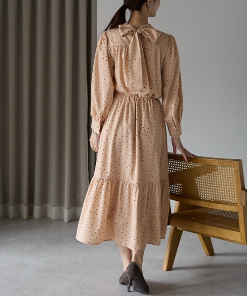 PREFERIR(プレフェリール)の「ドットプリント 2WAYボータイブラウス(シャツ/ブラウス・レディース・ベージュ/ブラック・SMALL/MEDIUM/LARGE)」の8枚目の写真