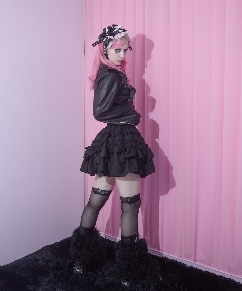 AVENCHUMU（アバンチュウム）の「Lace spider frill & ribbon skirt