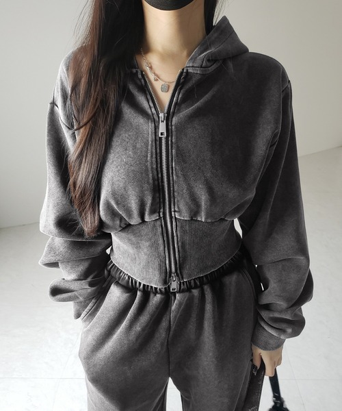 me+em select（ミームセレクト）の「【 セットアップ 】ピグメントヴィンテージショートパーカー ＋ ワイドパンツ SET  ／ pigment vintage short hoodie + wide pants SET（セットアップ・レディース・グレー/ブラック・FREE）」の6枚目の写真