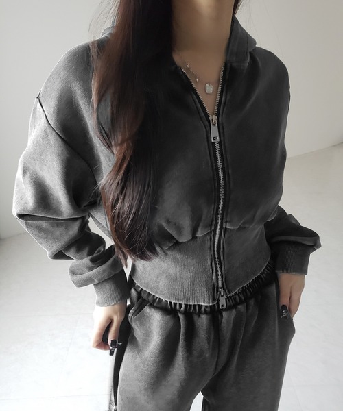 me+em select（ミームセレクト）の「【 セットアップ 】ピグメントヴィンテージショートパーカー ＋ ワイドパンツ SET  ／ pigment vintage short hoodie + wide pants SET（セットアップ・レディース・グレー/ブラック・FREE）」の7枚目の写真