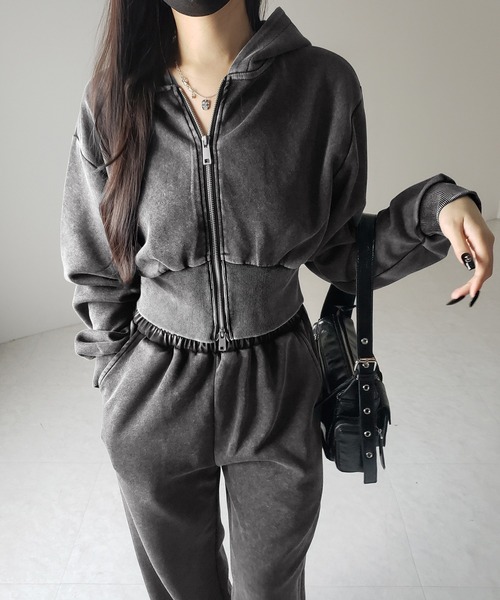 me+em select（ミームセレクト）の「【 セットアップ 】ピグメントヴィンテージショートパーカー ＋ ワイドパンツ SET  ／ pigment vintage short hoodie + wide pants SET（セットアップ・レディース・グレー/ブラック・FREE）」の11枚目の写真