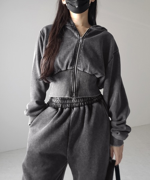 me+em select（ミームセレクト）の「【 セットアップ 】ピグメントヴィンテージショートパーカー ＋ ワイドパンツ SET  ／ pigment vintage short hoodie + wide pants SET（セットアップ・レディース・グレー/ブラック・FREE）」の13枚目の写真