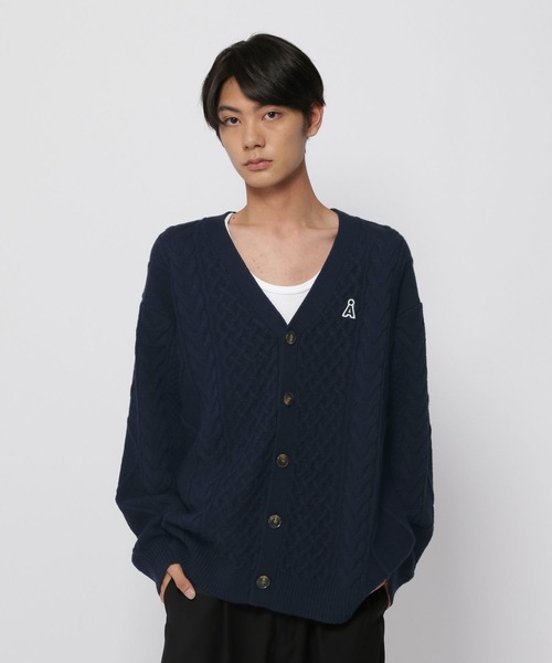 ALAND（エーランド）の「【UNISEX】ALAND／Aロゴ ケーブルニットカーディガン（カーディガン/ボレロ・レディース・ブラック/ホワイト/ネイビー・MEDIUM/LARGE）」の3枚目の写真
