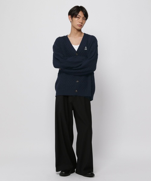 ALAND（エーランド）の「【UNISEX】ALAND／Aロゴ ケーブルニットカーディガン（カーディガン/ボレロ・レディース・ブラック/ホワイト/ネイビー・MEDIUM/LARGE）」の8枚目の写真