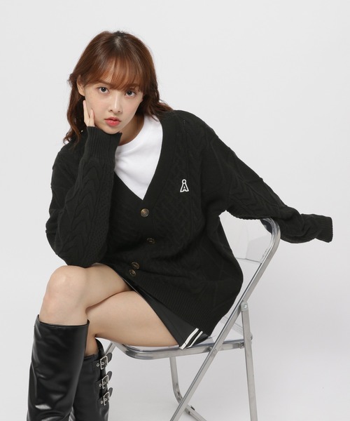 ALAND（エーランド）の「【UNISEX】ALAND／Aロゴ ケーブルニットカーディガン（カーディガン/ボレロ・レディース・ブラック/ホワイト/ネイビー・MEDIUM/LARGE）」の21枚目の写真