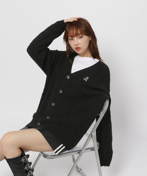 ALAND（エーランド）の「【UNISEX】ALAND／Aロゴ ケーブルニットカーディガン（カーディガン/ボレロ・レディース・ブラック/ホワイト/ネイビー・MEDIUM/LARGE）」の22枚目の写真
