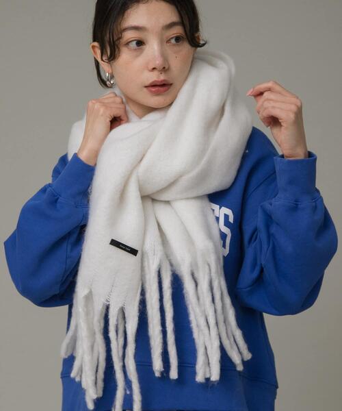URBAN RESEARCH Sonny Label(アーバンリサーチサニーレーベル)の「フラッフィーボリュームマフラー(マフラー・レディース・ブラック/ブルー系その他/ピンク/オフホワイト・ONE)」の2枚目の写真
