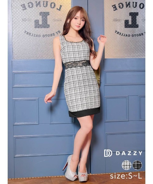 DAZZY（デイジー）の「【ちょっぴりセクシーな肌見せ】ウエスト切り替えでスタイルアップ！ツイード フラワーレース チェーンビジュー ノースリーブ タイト ミニドレス（ドレス・レディース・グレー/ブラック・S/L/M）」の8枚目の写真