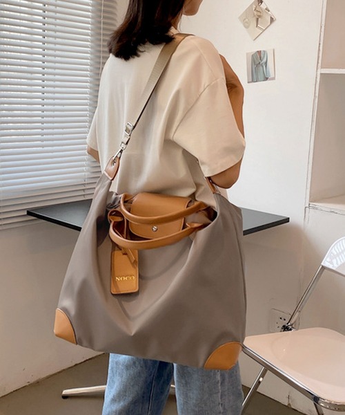 FREE STYLISTS(フリー スタイリスト)の「【2WAY】大容量配色レザービッグサイズトラベルボストンバッグ/ショルダーバッグ(ボストンバッグ・レディース・グレー/ブラック/カーキ/オレンジ/ブラウン・FREE)」の3枚目の写真