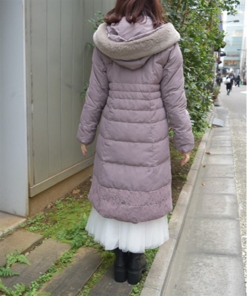 axes femme（アクシーズファム）の「裾レースロングダウンコート（ダウンジャケット/コート・レディース・ベージュ/グレイッシュベージュ/ブラック・MEDIUM/LARGE）」の14枚目の写真