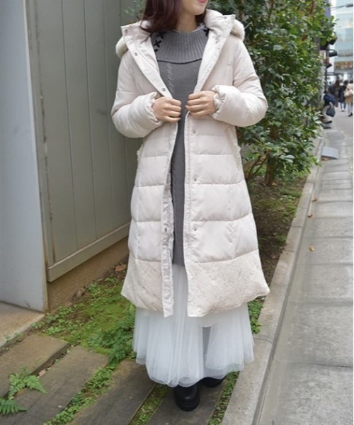 axes femme（アクシーズファム）の「裾レースロングダウンコート（ダウンジャケット/コート・レディース・ベージュ/グレイッシュベージュ/ブラック・MEDIUM/LARGE）」の17枚目の写真