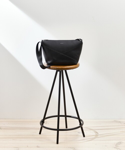 THE SHOP TK （ザ ショップ ティーケー ）の「【新色追加】パネルラインショルダー（ショルダーバッグ・メンズ・ブラック系9/ブラック系8/ベージュ系9・00）」の5枚目の写真