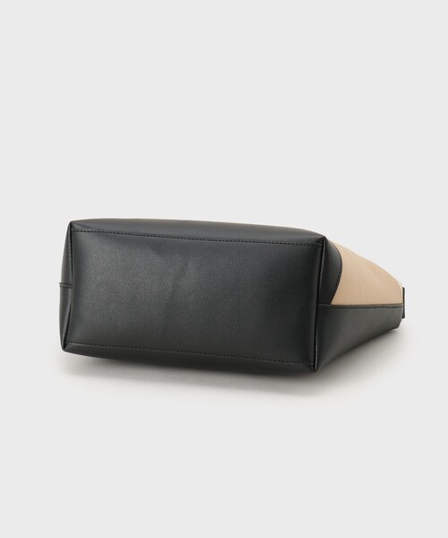 THE SHOP TK （ザ ショップ ティーケー ）の「【新色追加】パネルラインショルダー（ショルダーバッグ・メンズ・ブラック系9/ブラック系8/ベージュ系9・00）」の12枚目の写真