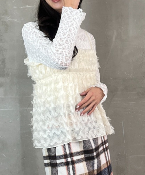tolene(トレネ)の「メッシュ透かし編みクルーネックプルオーバー(Tシャツ/カットソー・レディース・ホワイト/ブラック・FREE)」の11枚目の写真