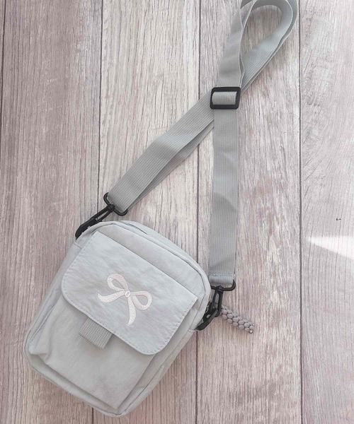 CERCA(チェルカ)の「lulunoix/リボンショルダーバッグ N15357(ショルダーバッグ・キッズ・ホワイト/ベージュ/パープル/ピンク/ブルー/ブラック・FREE)」の4枚目の写真