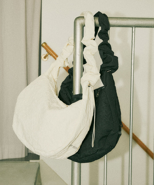 ショルダーバッグ [BUBILIAN] Baljor Croissant Croissant Cross bag [Ivory] TRIP.INN】 ギャザーペーパーライクショルダーバッグ