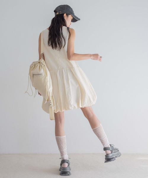 JEANASIS(ジーナシス)の「レースアップスニーカーサンダル/320859(サンダル・レディース・グレー/ブラック/ベージュ・MEDIUM/LARGE)」の6枚目の写真