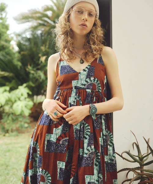ROSE BUD（ローズバッド）の「(mag.by c)PRINT CAMI DRESS（ワンピース・レディース・ブラウン/ブルー・ONE SIZE）」の2枚目の写真