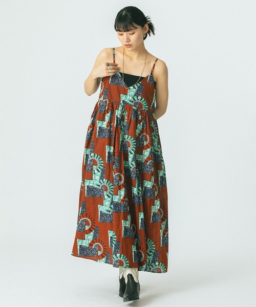 ROSE BUD（ローズバッド）の「(mag.by c)PRINT CAMI DRESS（ワンピース・レディース・ブラウン/ブルー・ONE SIZE）」の5枚目の写真