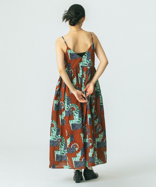 ROSE BUD（ローズバッド）の「(mag.by c)PRINT CAMI DRESS（ワンピース・レディース・ブラウン/ブルー・ONE SIZE）」の11枚目の写真