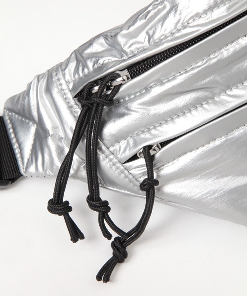 LAKOLE（ラコレ）の「シャイニーライトボディバッグ / 288664（ボディバッグ/ウエストポーチ・レディース・ブラック/シルバー・FREE）」の12枚目の写真