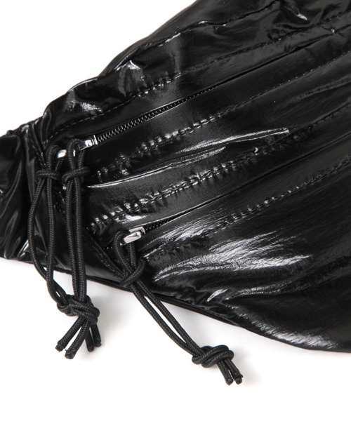 LAKOLE（ラコレ）の「シャイニーライトボディバッグ / 288664（ボディバッグ/ウエストポーチ・レディース・ブラック/シルバー・FREE）」の10枚目の写真