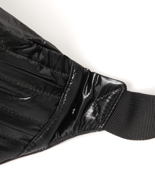 LAKOLE（ラコレ）の「シャイニーライトボディバッグ / 288664（ボディバッグ/ウエストポーチ・レディース・ブラック/シルバー・FREE）」の11枚目の写真