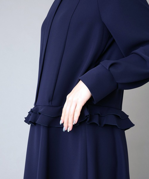 Ranerrh(ラネリ)の「【NAVY】フリルデザインセレモニーフォーマルワンピース【結婚式・入卒式・お受験】【オケージョン】【真夏以外着用可】【パール釦付】(ワンピース・レディース・ネイビー・38)」の5枚目の写真