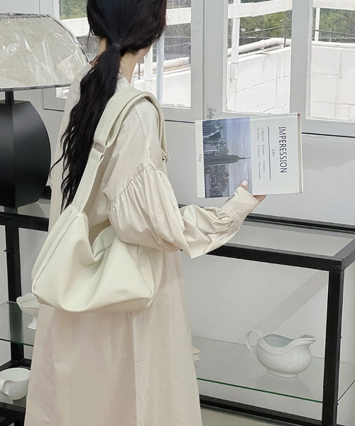SallyLunn(サリーラン)の「ハーフジップボリュームスリーブロングワンピース(ワンピース・レディース・ホワイト/ブラック/ライトベージュ・MEDIUM/LARGE)」の9枚目の写真