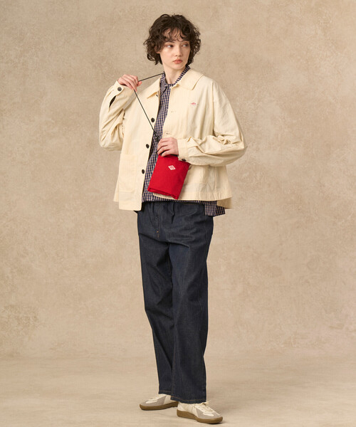 DANTON（ダントン）の「CANVAS SHOULDER POUCH〈SAINT-DOMINIQUE〉（ショルダーバッグ・レディース・ブラック/レッド/アイボリー/ライトブラウン/ブルー・-）」の9枚目の写真