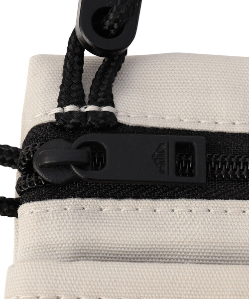 DANTON（ダントン）の「CANVAS SHOULDER POUCH〈SAINT-DOMINIQUE〉（ショルダーバッグ・レディース・ブラック/レッド/アイボリー/ライトブラウン/ブルー・-）」の12枚目の写真