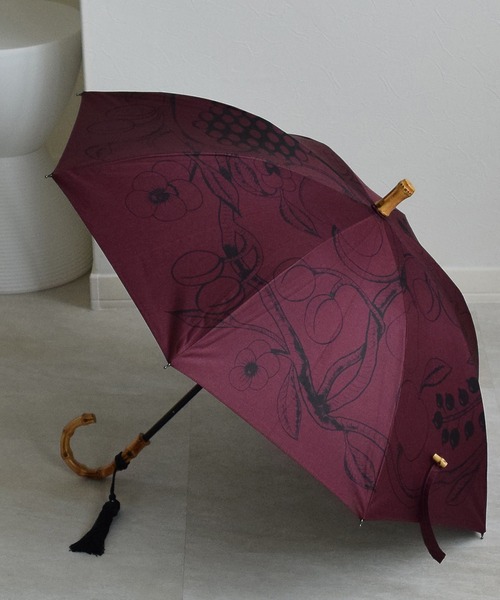 utatane（ウタタネ）の「utatane×Kuovi 日傘 完全遮光100％ 晴雨兼用 北欧色シャンブレー/果樹園 オーチャード（ORCHARD）総柄 バンブーハンドル（長傘・レディース・イエロー/グリーン/レッド/ワイン/スモークピンク・FREE）」の19枚目の写真