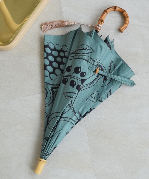 utatane（ウタタネ）の「utatane×Kuovi 日傘 完全遮光100％ 晴雨兼用 北欧色シャンブレー/果樹園 オーチャード（ORCHARD）総柄 バンブーハンドル（長傘・レディース・イエロー/グリーン/レッド/ワイン/スモークピンク・FREE）」の22枚目の写真