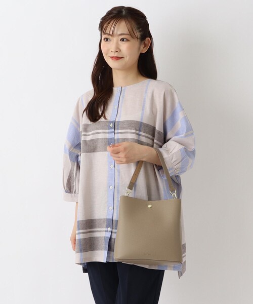 one'sterrace（ワンズテラス）の「Legato Largo ツートン 2WAY縦型ショルダー（ショルダーバッグ・レディース・パープル系1/ベージュ系その他7/ブラック系8・99）」の16枚目の写真