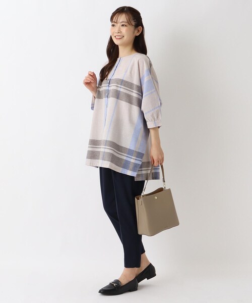 one'sterrace（ワンズテラス）の「Legato Largo ツートン 2WAY縦型ショルダー（ショルダーバッグ・レディース・パープル系1/ベージュ系その他7/ブラック系8・99）」の17枚目の写真