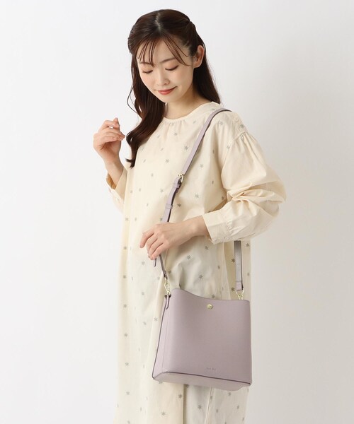 one'sterrace（ワンズテラス）の「Legato Largo ツートン 2WAY縦型ショルダー（ショルダーバッグ・レディース・パープル系1/ベージュ系その他7/ブラック系8・99）」の19枚目の写真