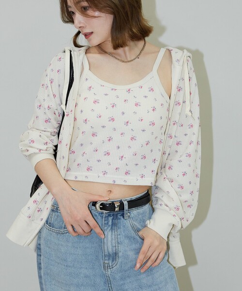 PUBLUX（パブリュクス）の「JEMORGAN/ジェーイーモーガン 花柄ワッフル カップ付 クロップドキャミソール　限定展開（キャミソール・レディース・ブルー/ピンク/パープル・ﾌﾘ-）」の4枚目の写真