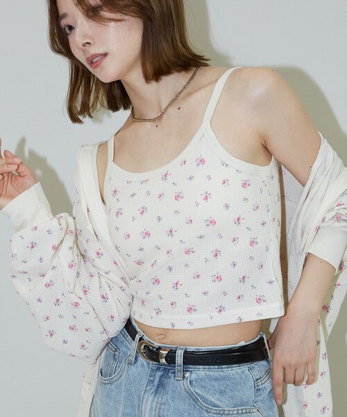 PUBLUX（パブリュクス）の「JEMORGAN/ジェーイーモーガン 花柄ワッフル カップ付 クロップドキャミソール　限定展開（キャミソール・レディース・ブルー/ピンク/パープル・ﾌﾘ-）」の7枚目の写真