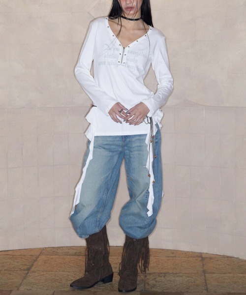 NOT KNOWING(ノットノーイング)の「【NOT KNOWING】STUD V-NECK RUFFLE TOP / 【ノットノーイング】スタッズVネックラッフル長袖Tシャツ(Tシャツ/カットソー・レディース・ホワイト/ブラック・ONE SIZE)」の17枚目の写真